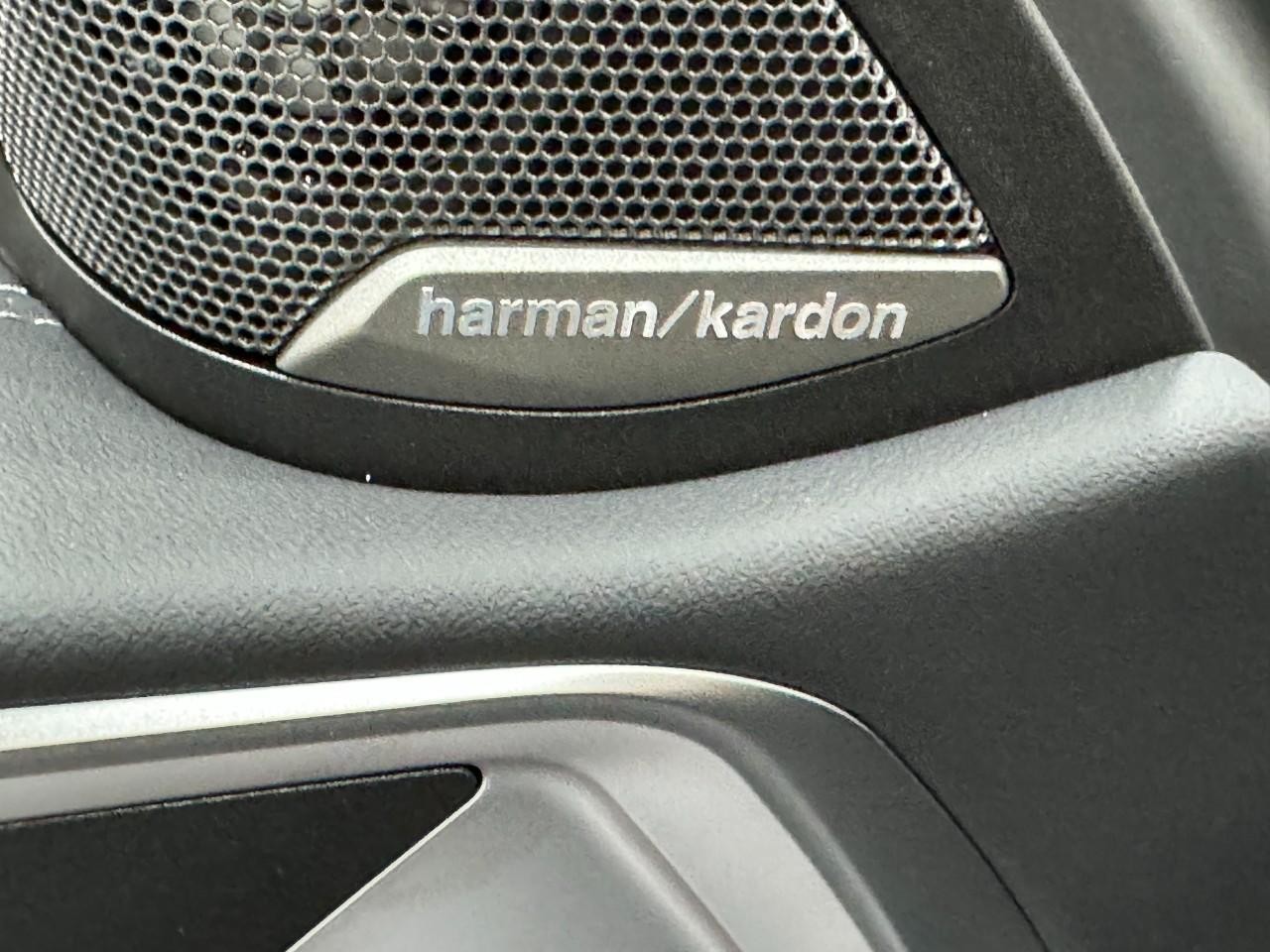 BMW M4 Vehicle Full-screen Gallery Image 21