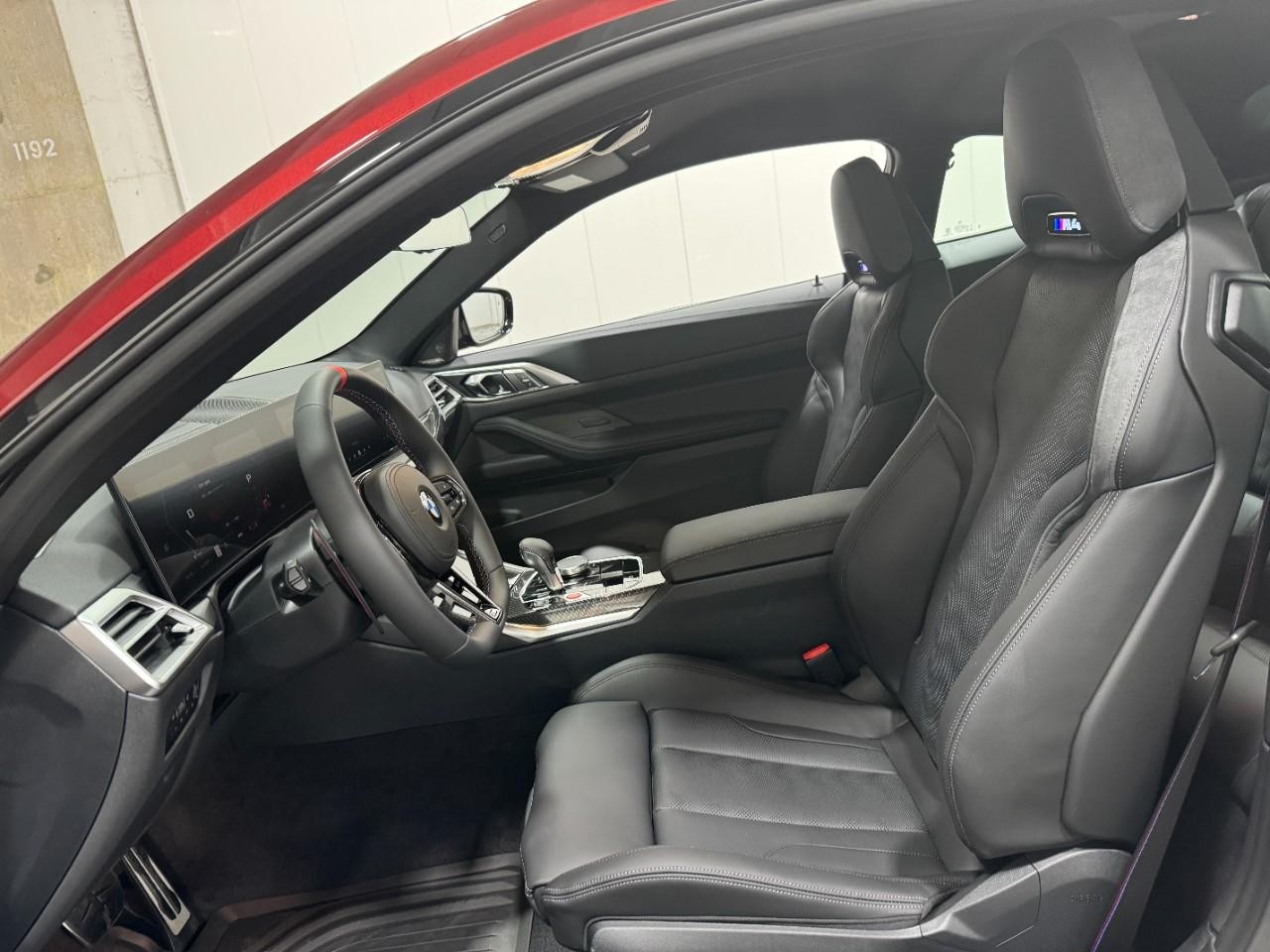 BMW M4 Vehicle Full-screen Gallery Image 26