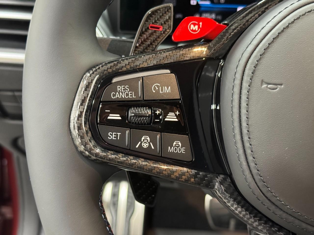 BMW M4 Vehicle Full-screen Gallery Image 30