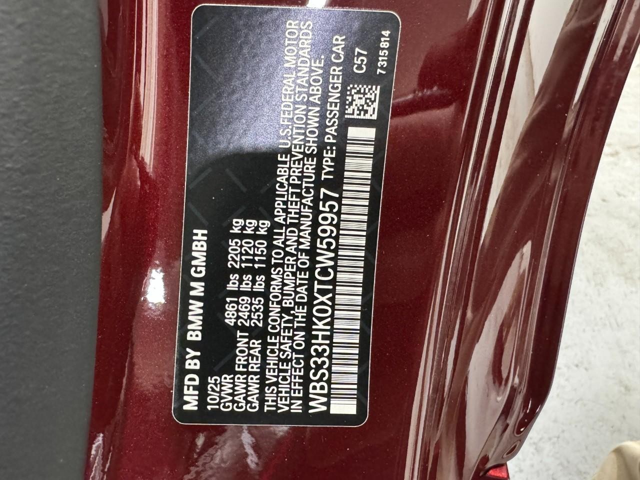 BMW M4 Vehicle Full-screen Gallery Image 34