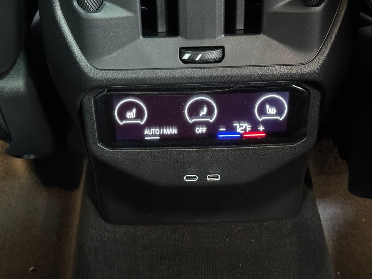 BMW X3 Vehicle Full-screen Gallery Image 11