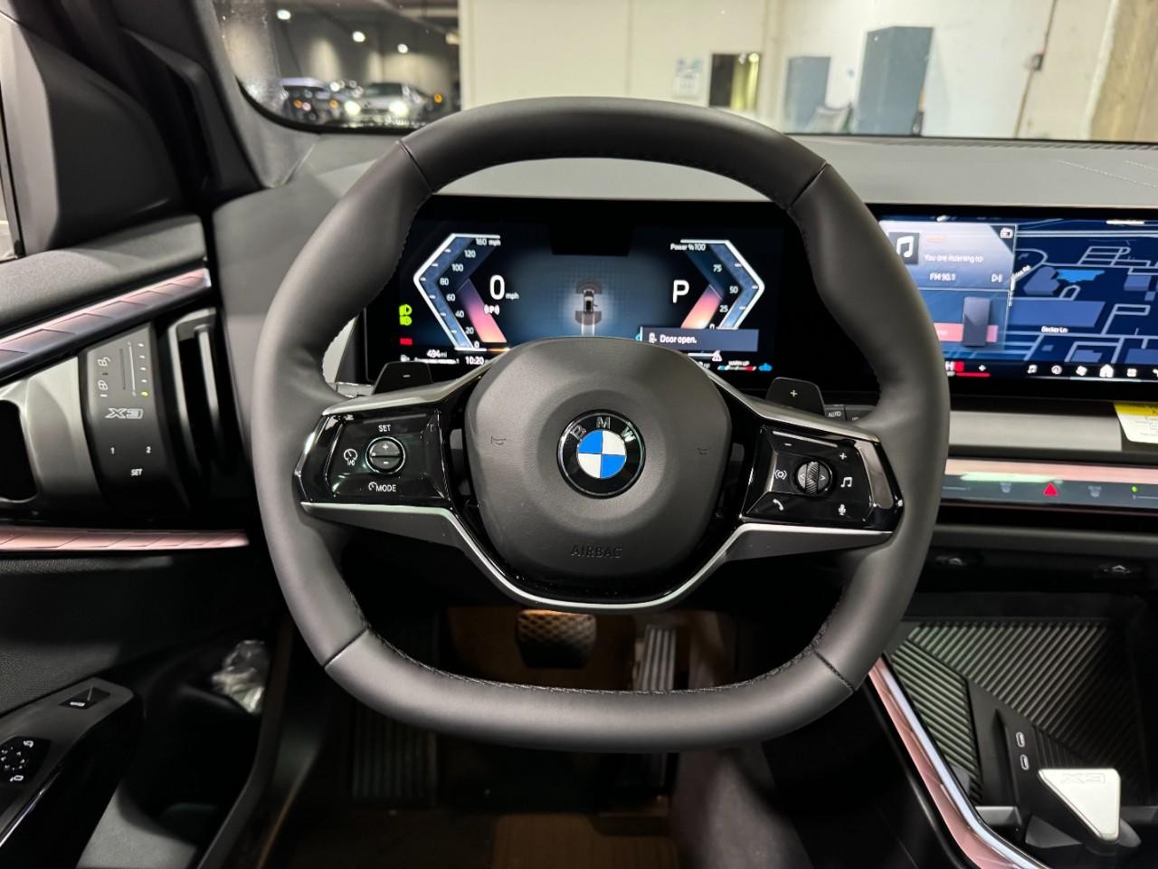 BMW X3 Vehicle Full-screen Gallery Image 14