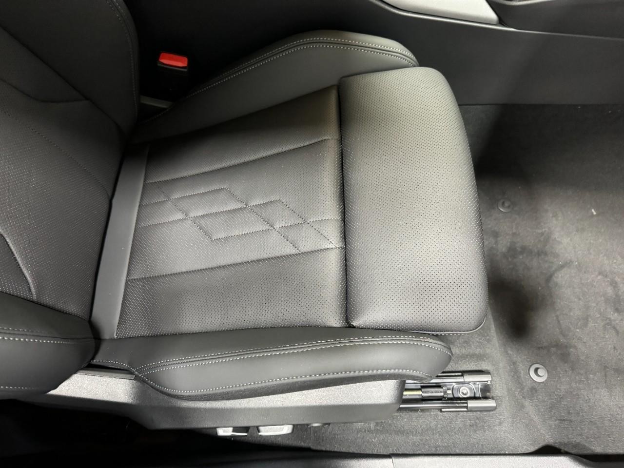 BMW X3 Vehicle Full-screen Gallery Image 19