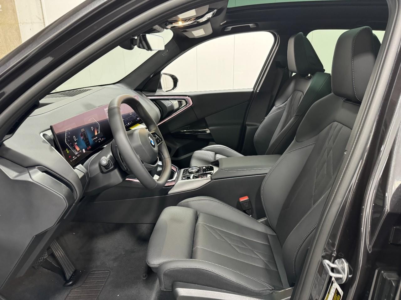 BMW X3 Vehicle Full-screen Gallery Image 25