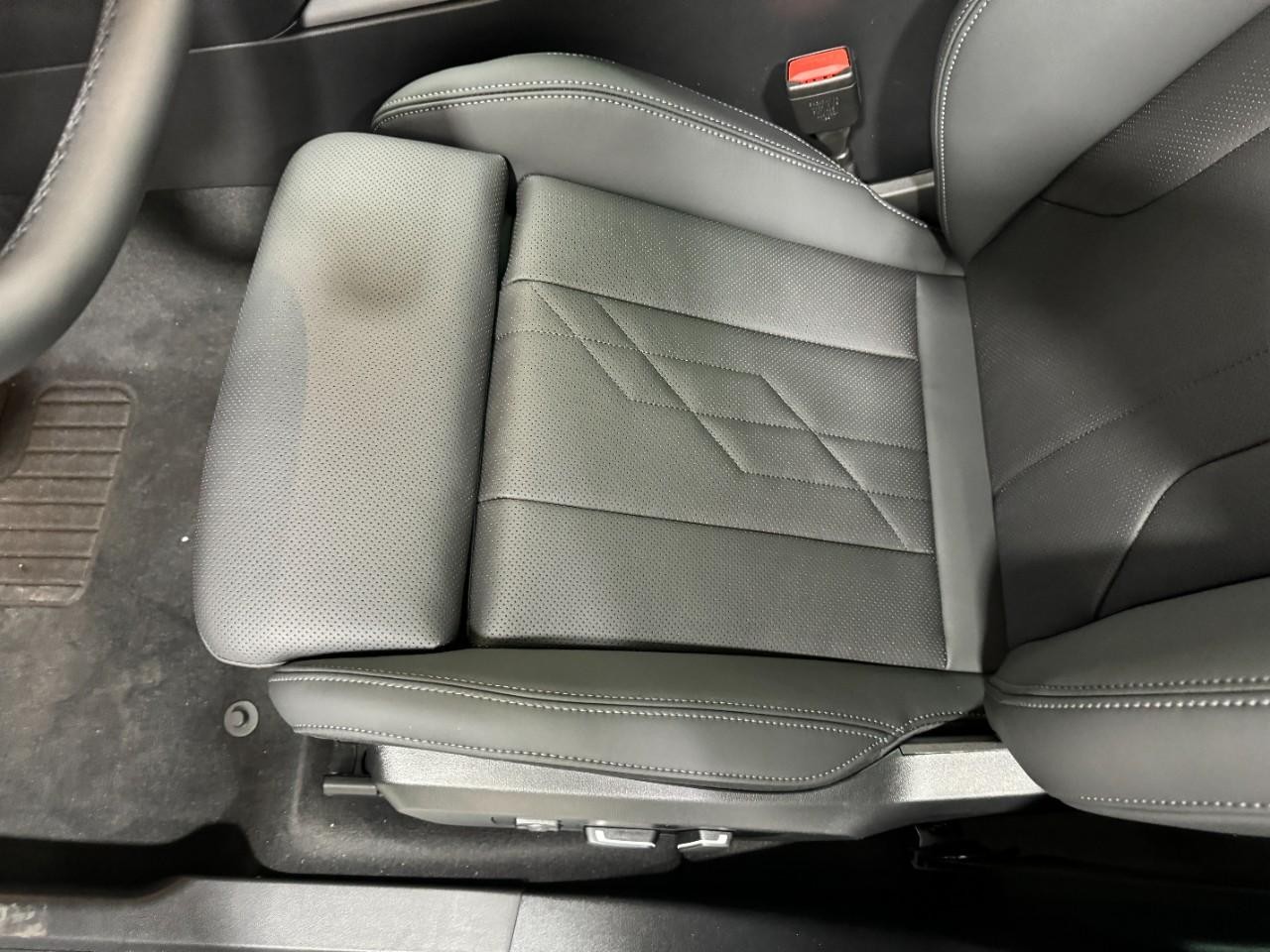 BMW X3 Vehicle Full-screen Gallery Image 26