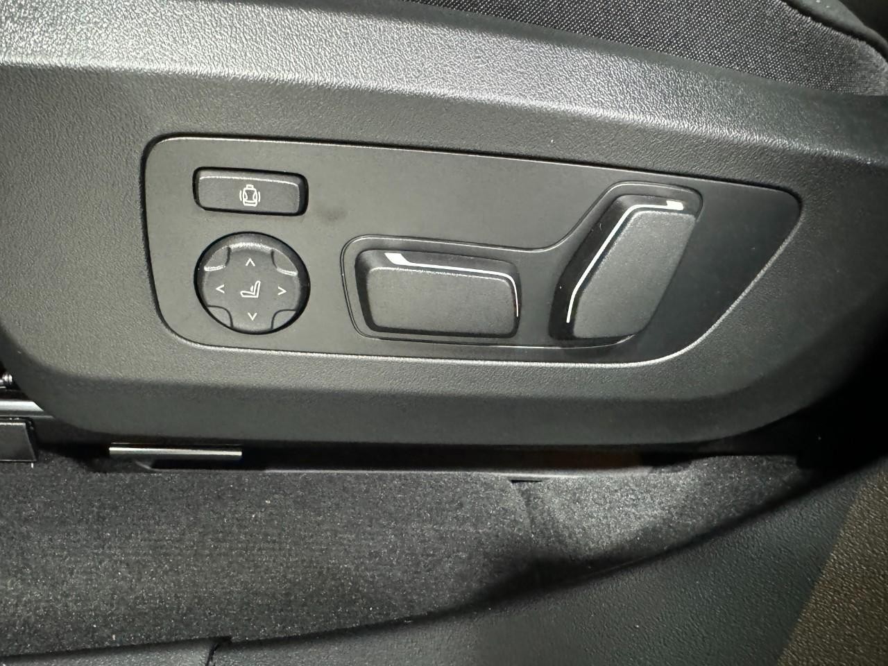 BMW X3 Vehicle Full-screen Gallery Image 27