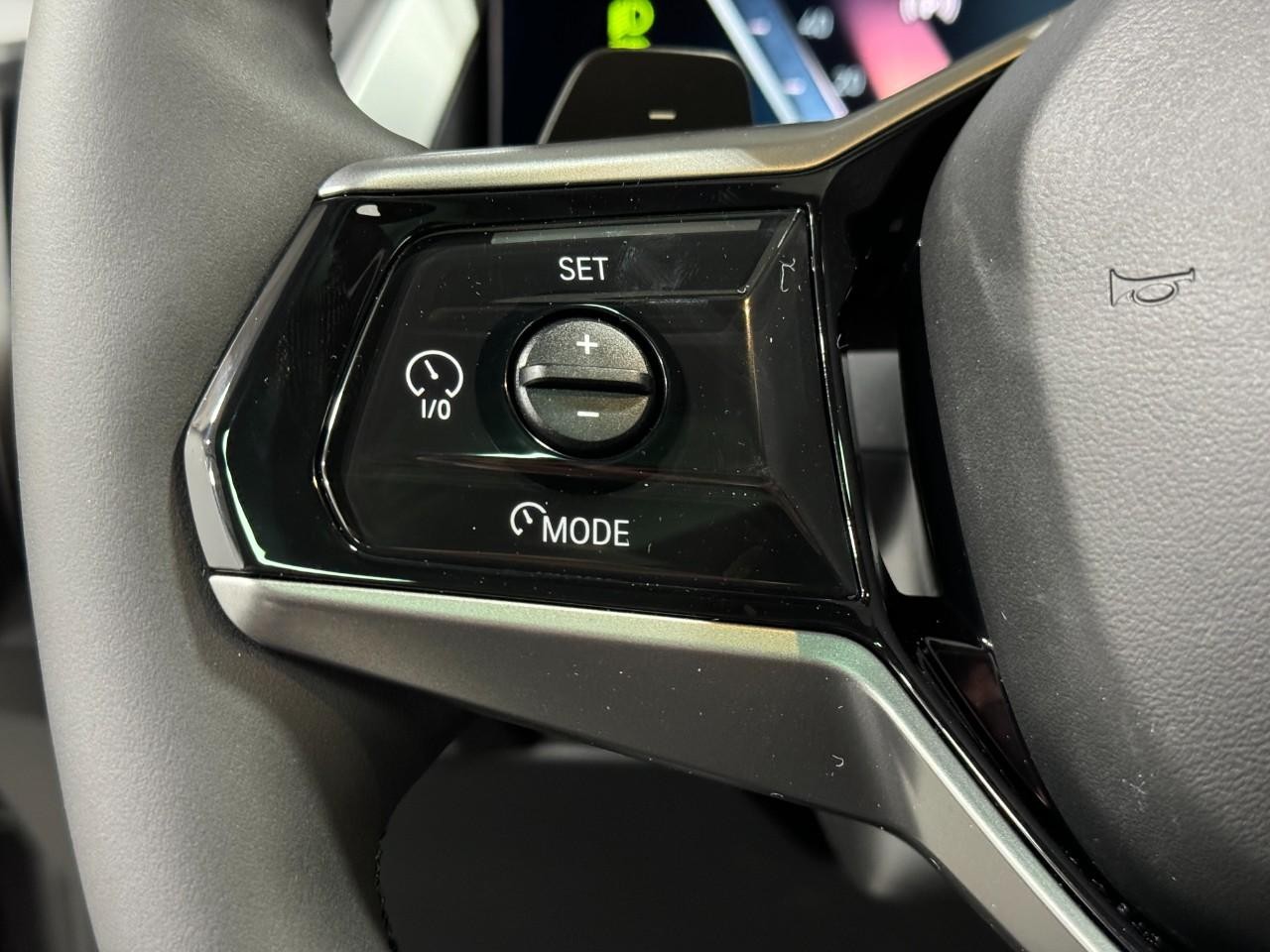 BMW X3 Vehicle Full-screen Gallery Image 28