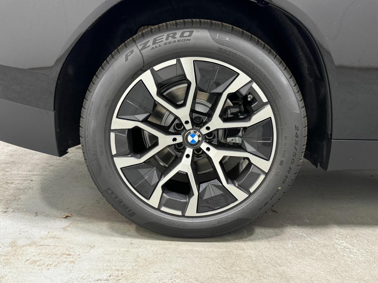 BMW X3 Vehicle Full-screen Gallery Image 5