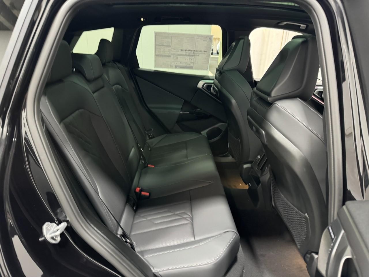 BMW X3 Vehicle Full-screen Gallery Image 10