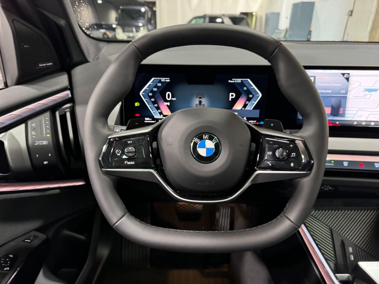 BMW X3 Vehicle Full-screen Gallery Image 13