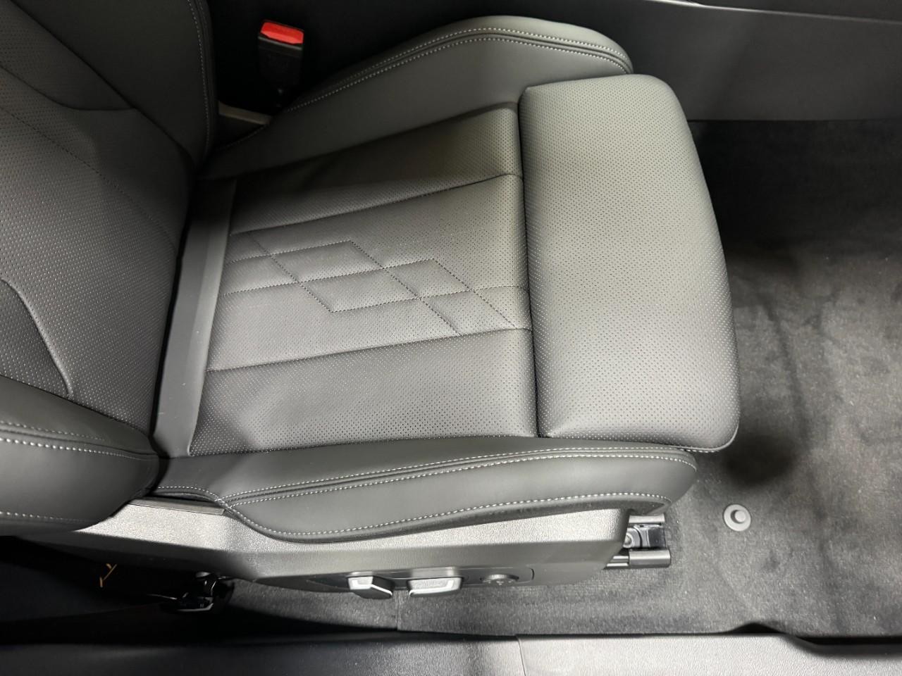 BMW X3 Vehicle Full-screen Gallery Image 18