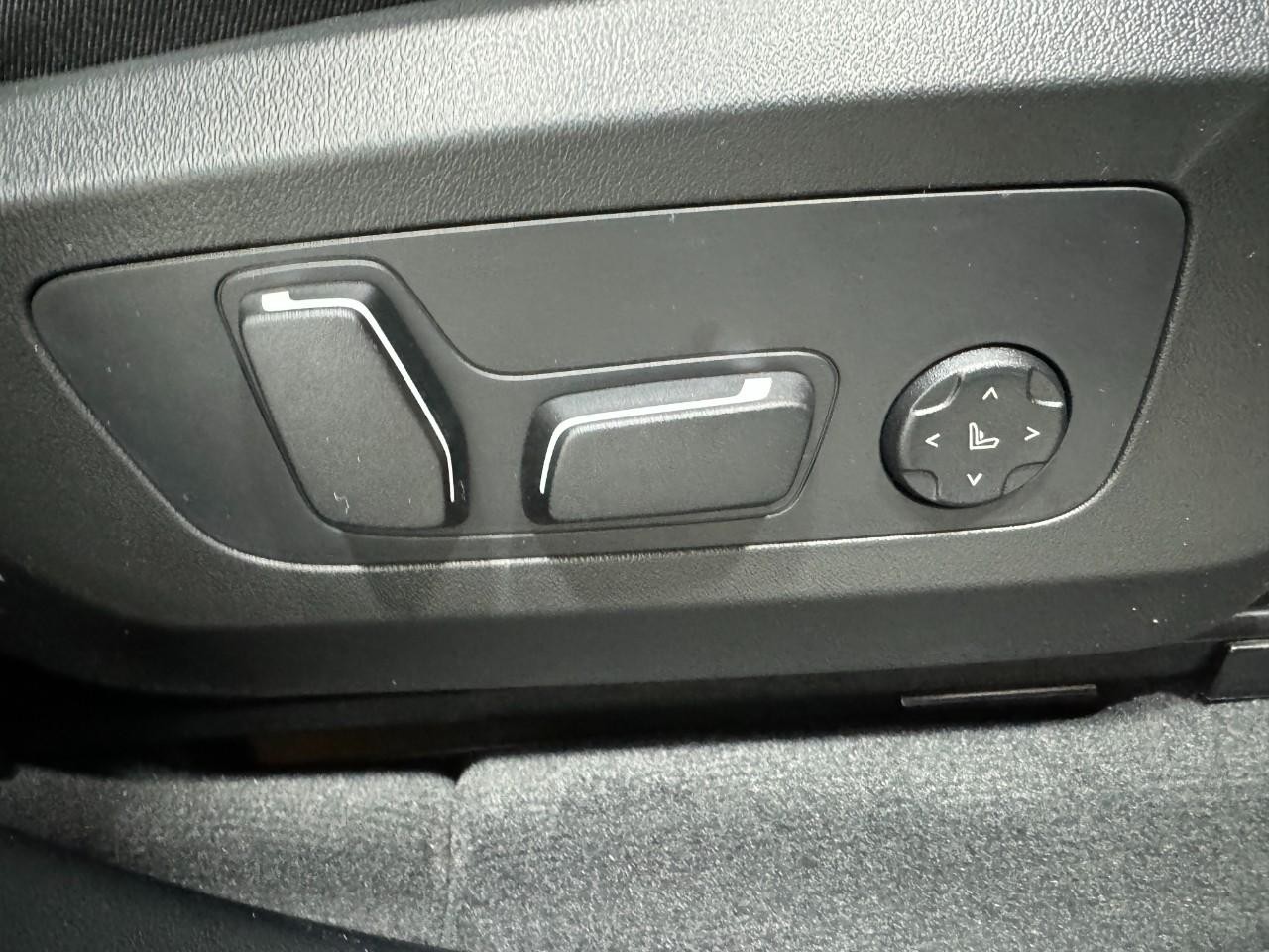 BMW X3 Vehicle Full-screen Gallery Image 19