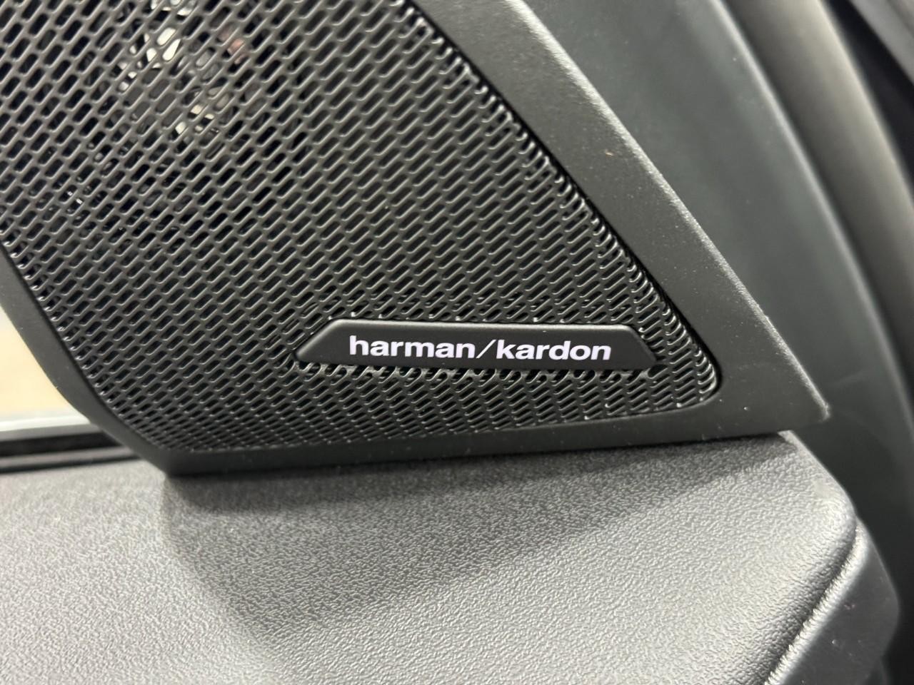 BMW X3 Vehicle Full-screen Gallery Image 22