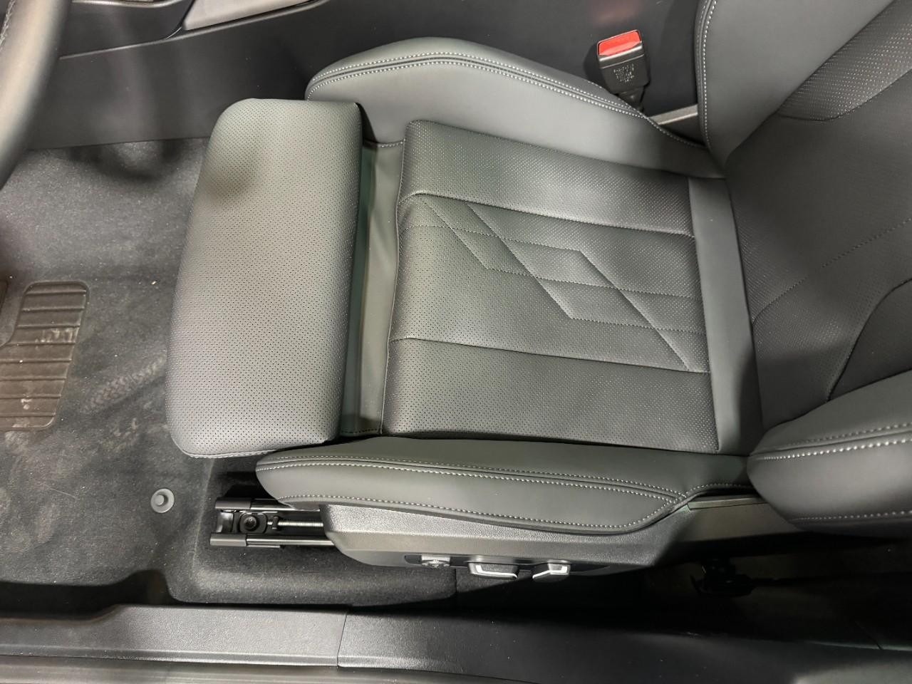 BMW X3 Vehicle Full-screen Gallery Image 26