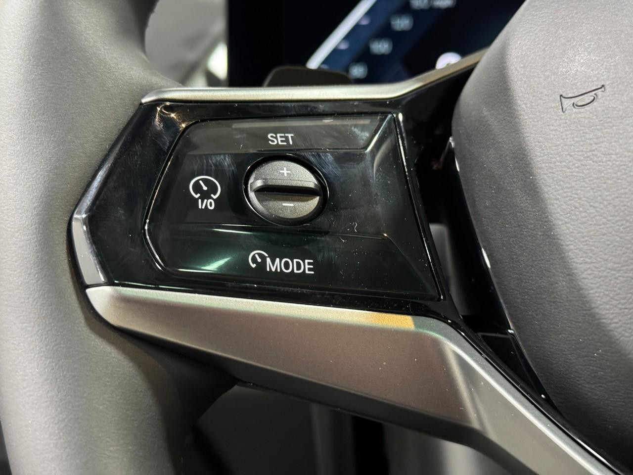 BMW X3 Vehicle Full-screen Gallery Image 28