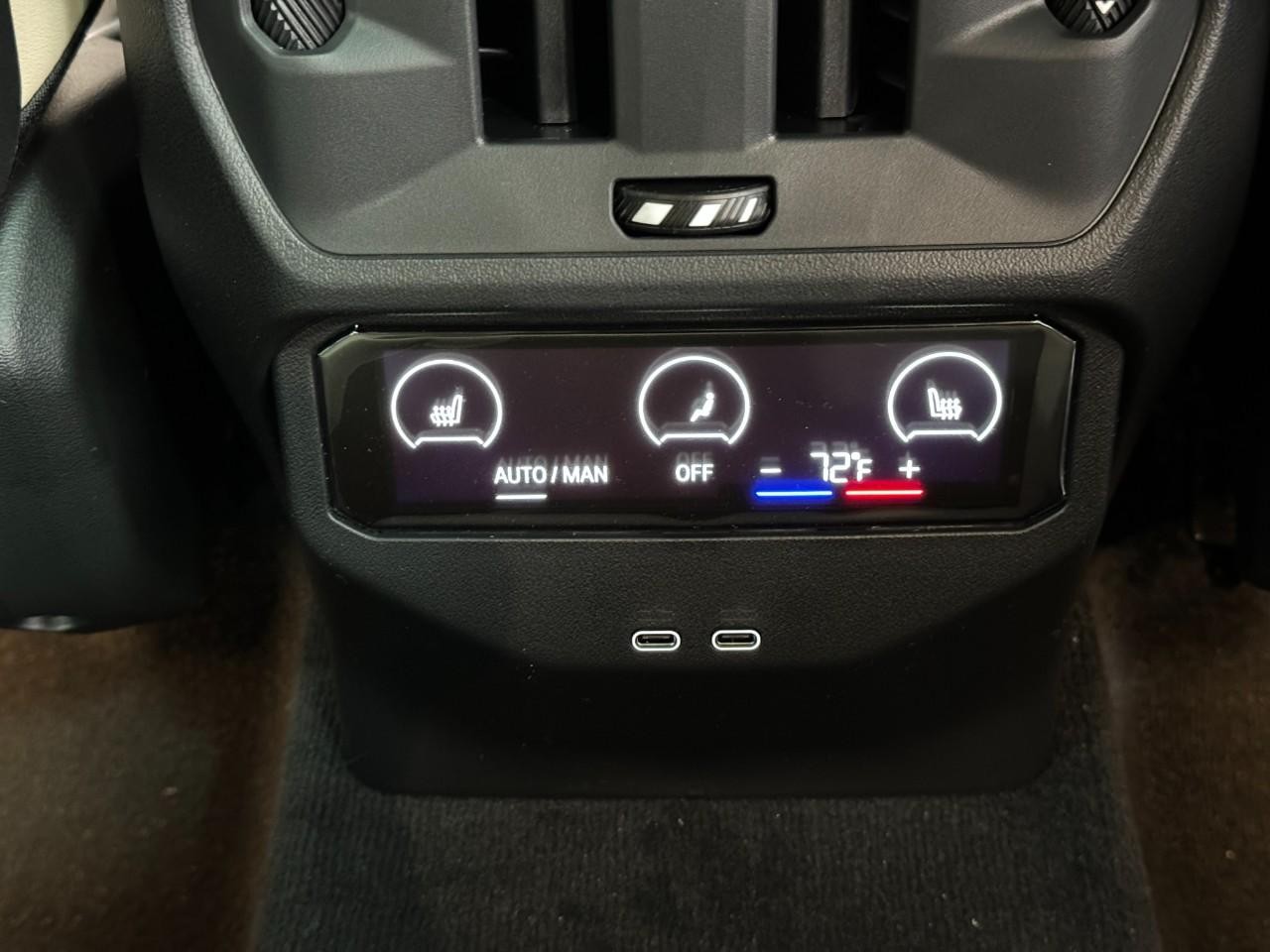 BMW X3 Vehicle Full-screen Gallery Image 11