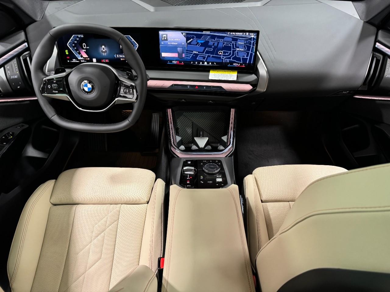 BMW X3 Vehicle Full-screen Gallery Image 13