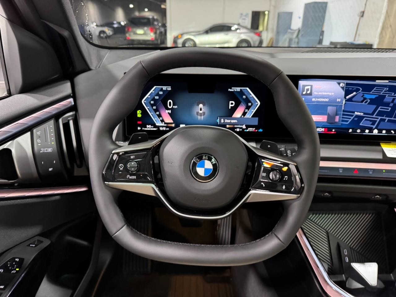 BMW X3 Vehicle Full-screen Gallery Image 14