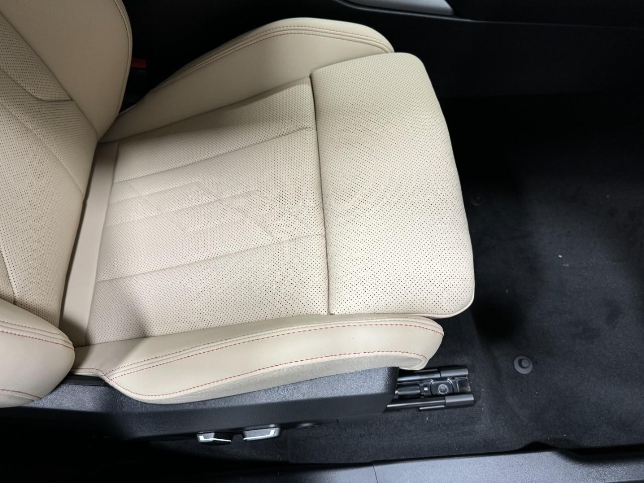 BMW X3 Vehicle Full-screen Gallery Image 19