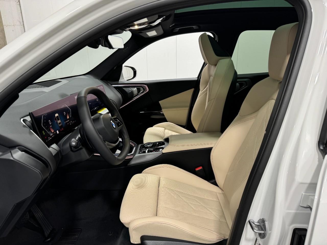 BMW X3 Vehicle Full-screen Gallery Image 25