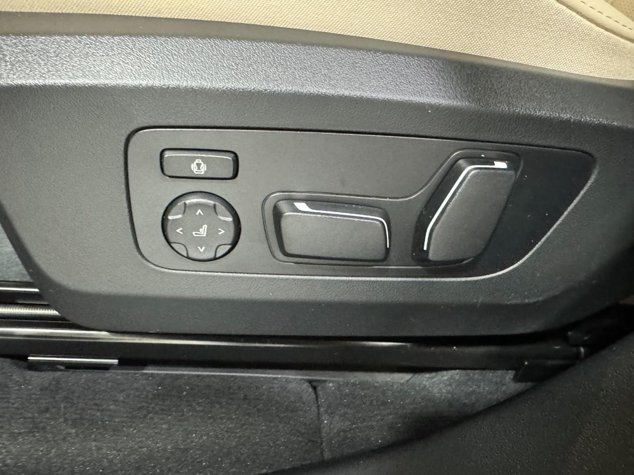 BMW X3 Vehicle Full-screen Gallery Image 27