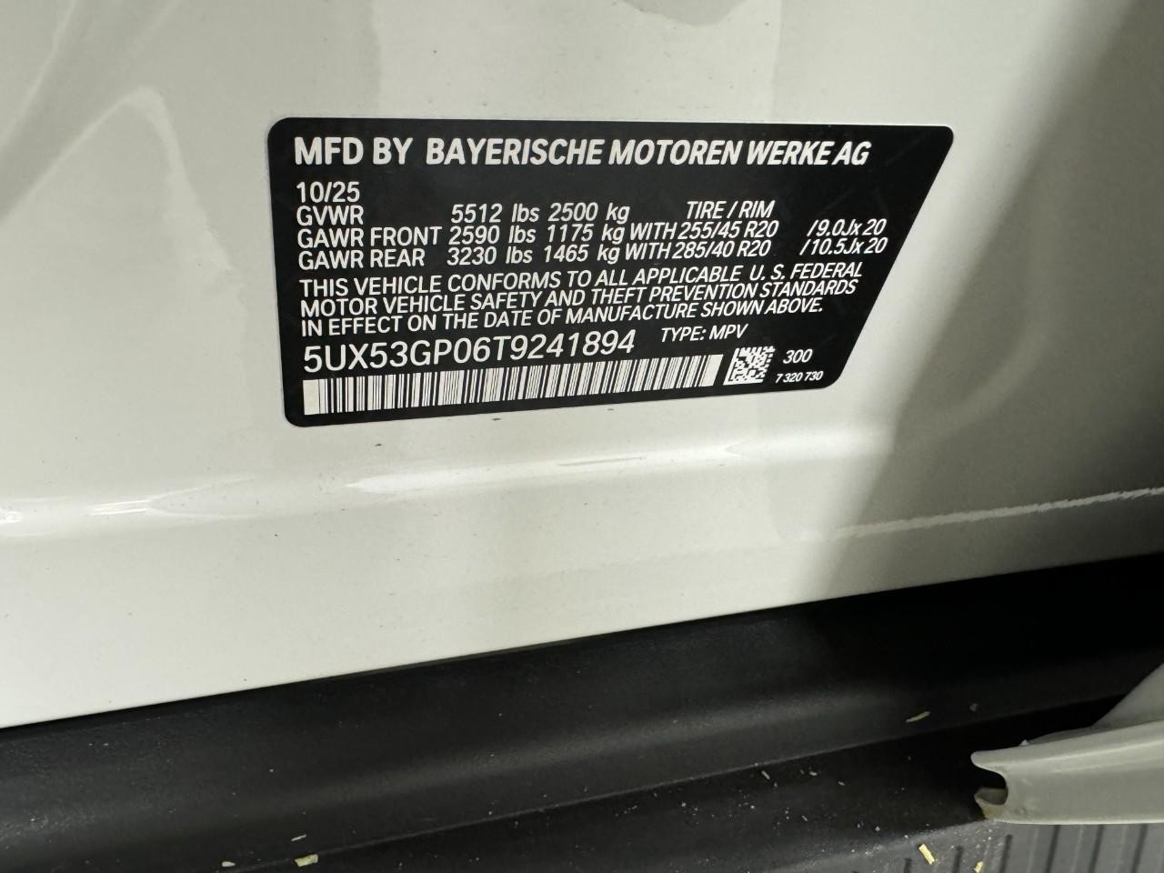 BMW X3 Vehicle Full-screen Gallery Image 32