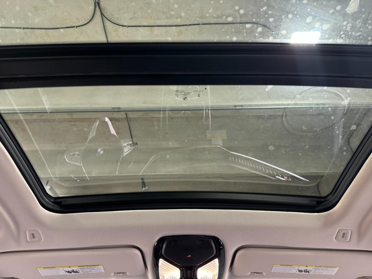 BMW X7 Vehicle Full-screen Gallery Image 14