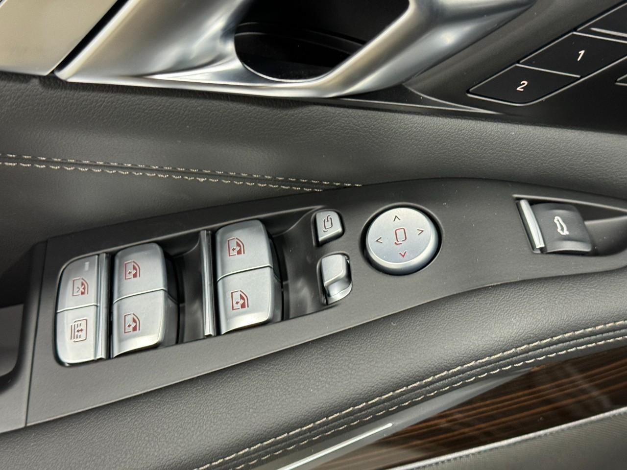 BMW X7 Vehicle Full-screen Gallery Image 29