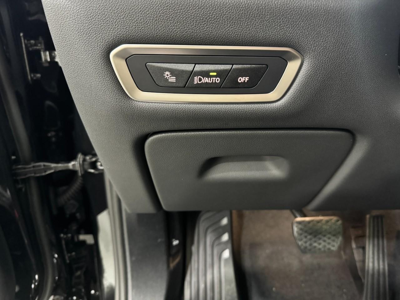 BMW X7 Vehicle Full-screen Gallery Image 33