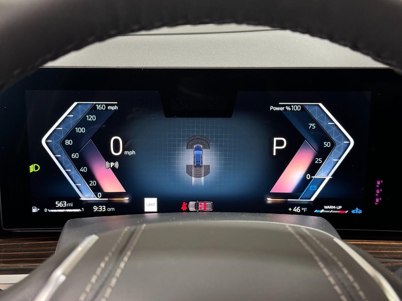 BMW X7 Vehicle Full-screen Gallery Image 36