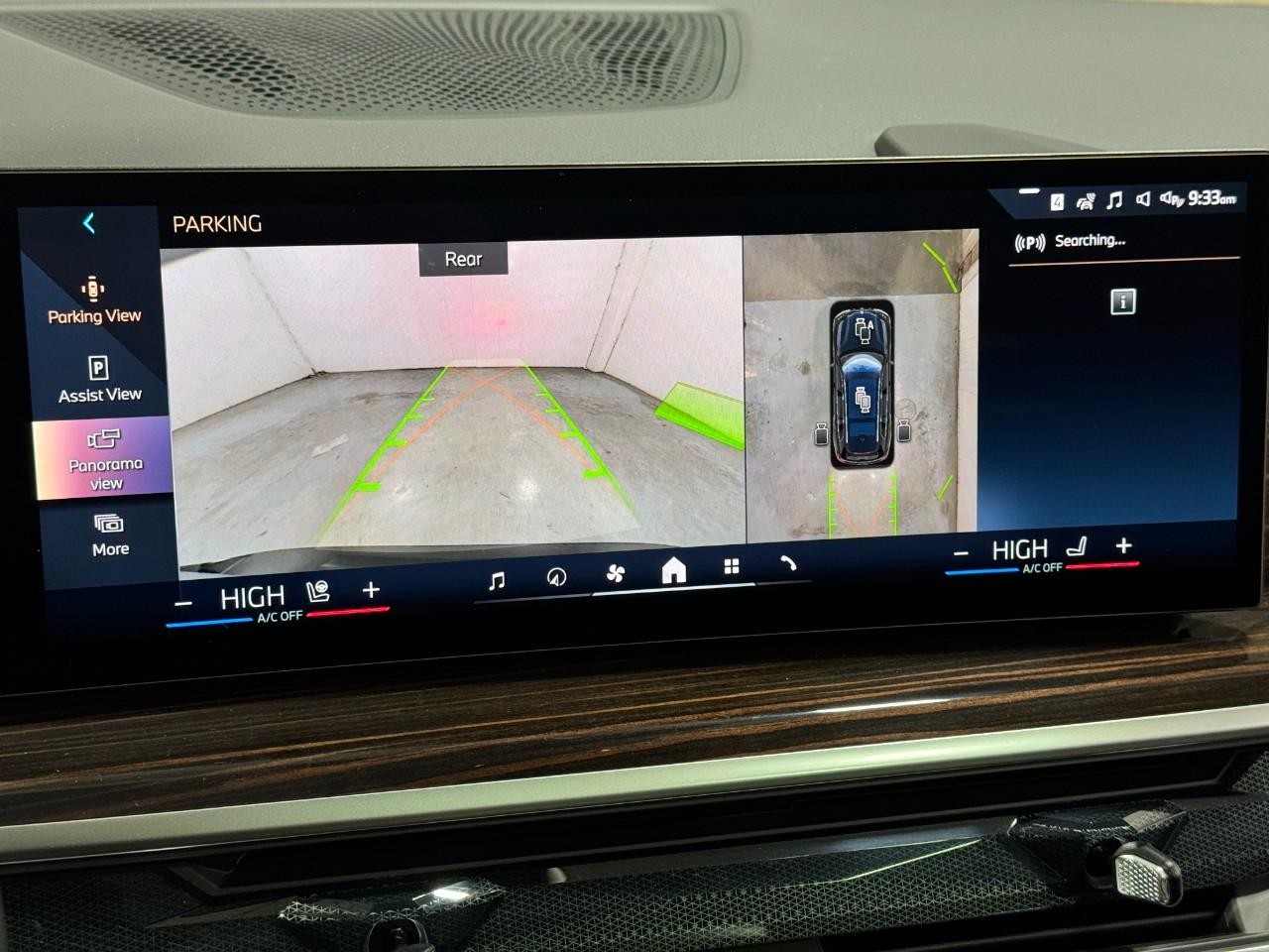 BMW X7 Vehicle Full-screen Gallery Image 37