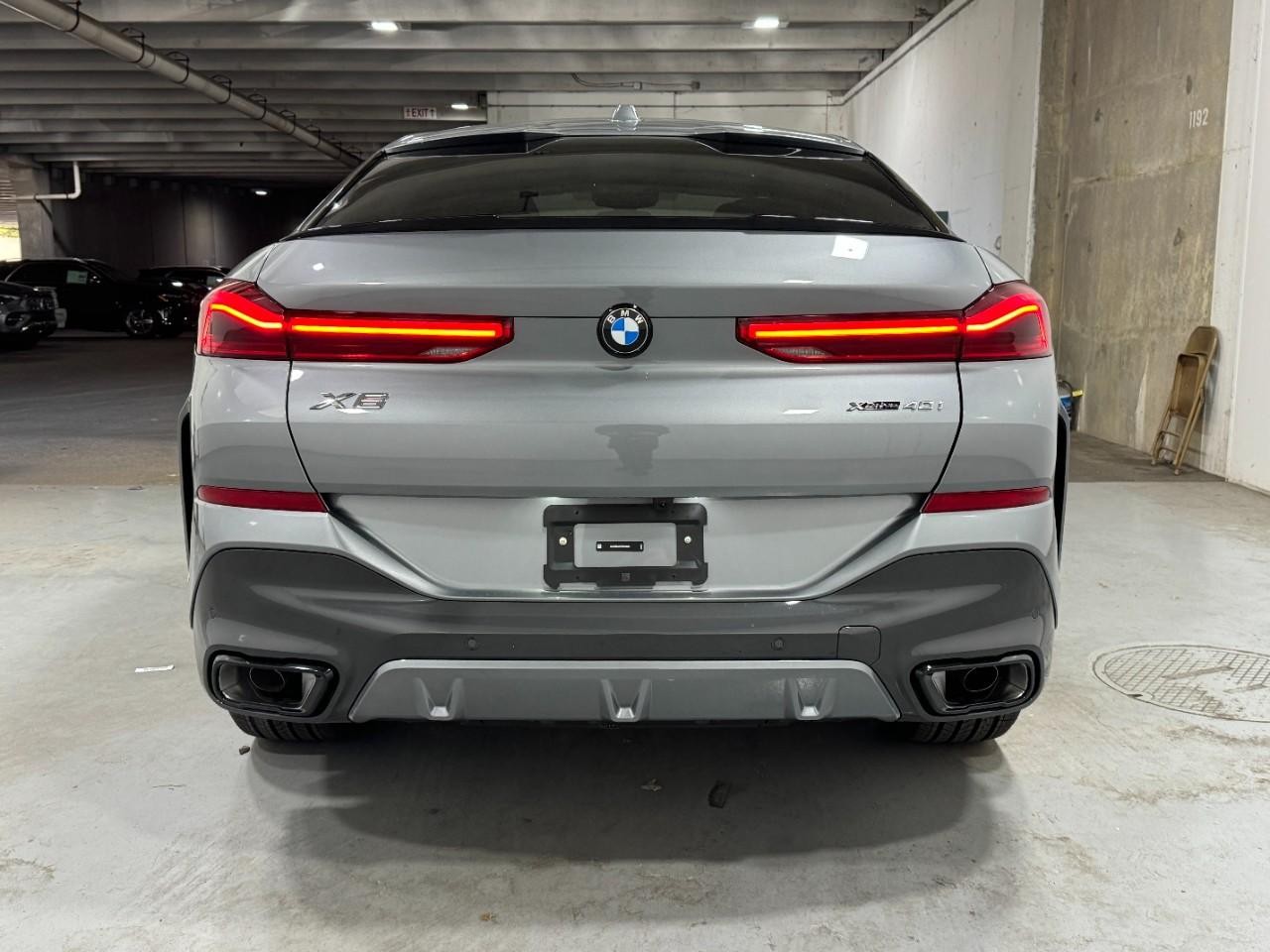 BMW X6 Vehicle Full-screen Gallery Image 9