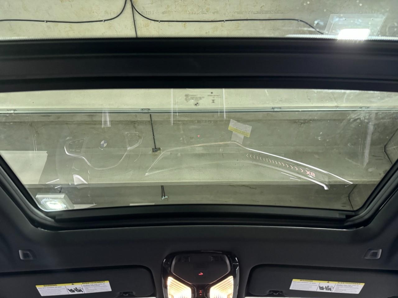 BMW X6 Vehicle Full-screen Gallery Image 12