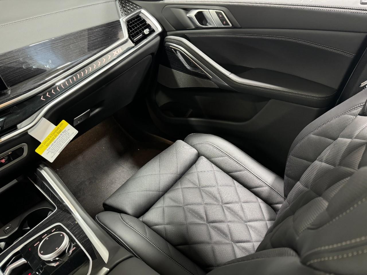 BMW X6 Vehicle Full-screen Gallery Image 17