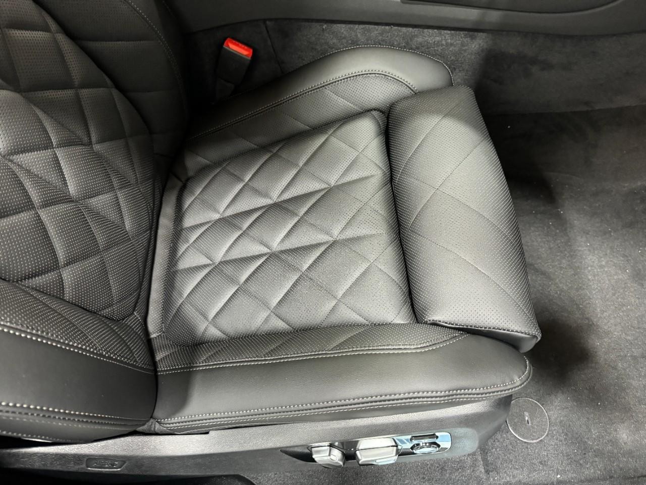 BMW X6 Vehicle Full-screen Gallery Image 19