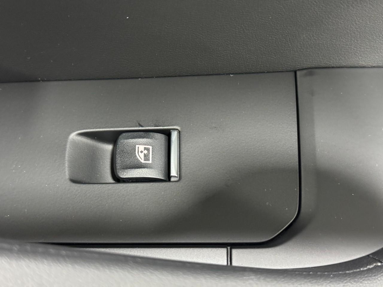 BMW X6 Vehicle Full-screen Gallery Image 22