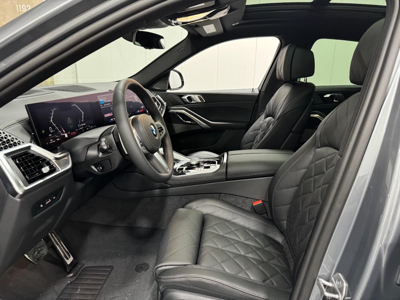 BMW X6 Vehicle Full-screen Gallery Image 27