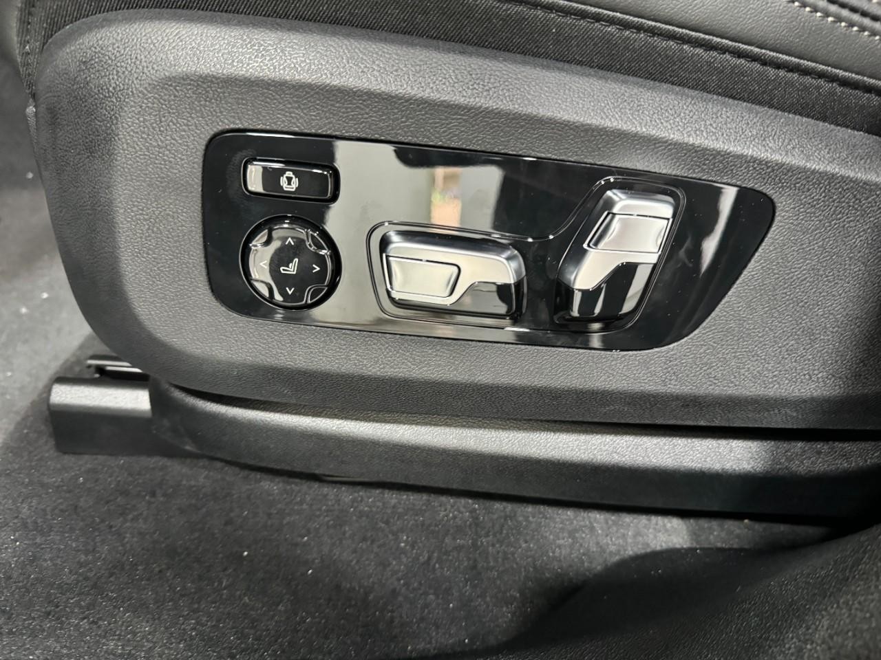 BMW X6 Vehicle Full-screen Gallery Image 29