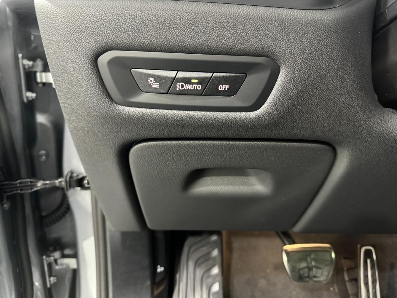 BMW X6 Vehicle Full-screen Gallery Image 30