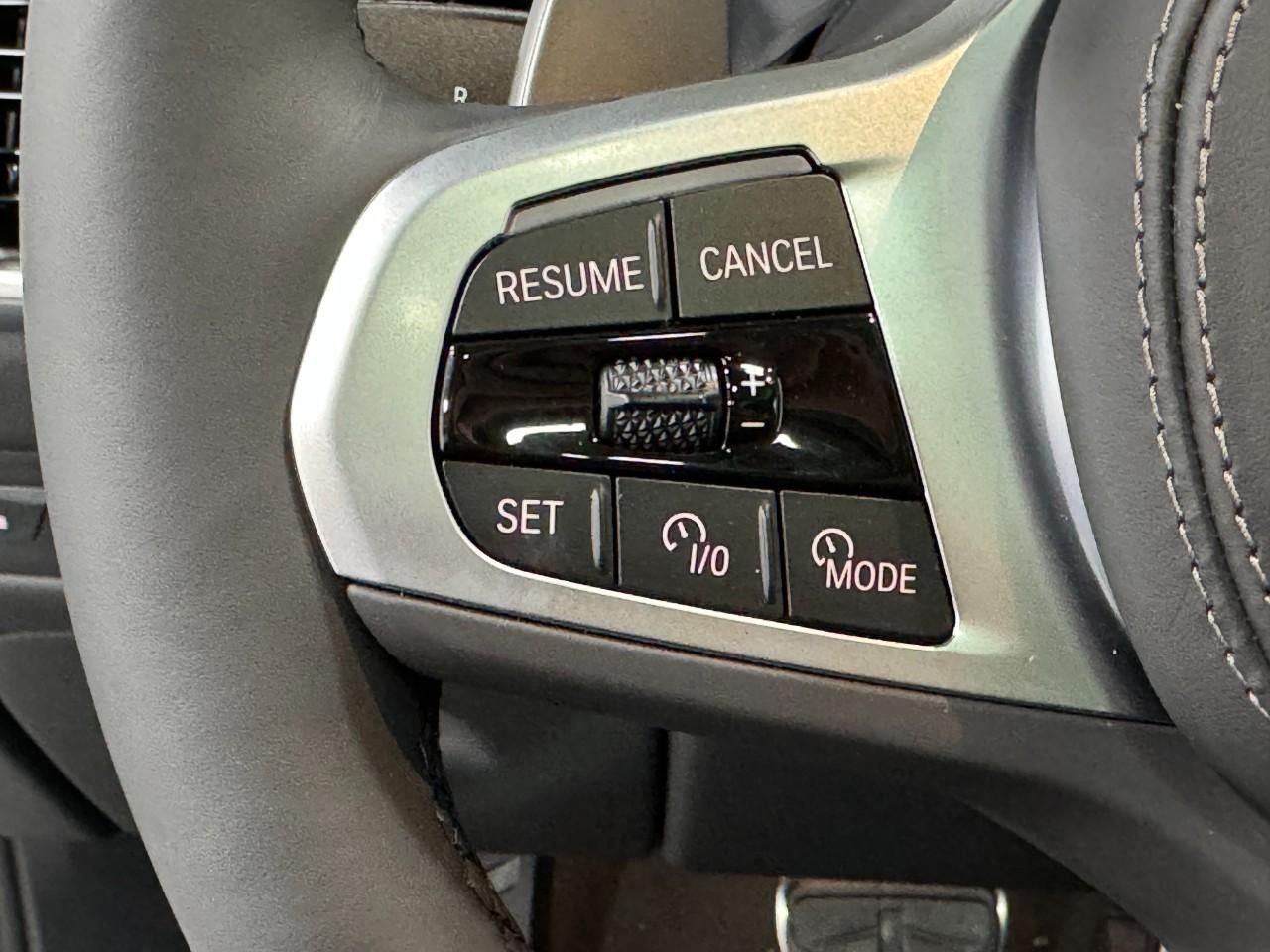 BMW X6 Vehicle Full-screen Gallery Image 31