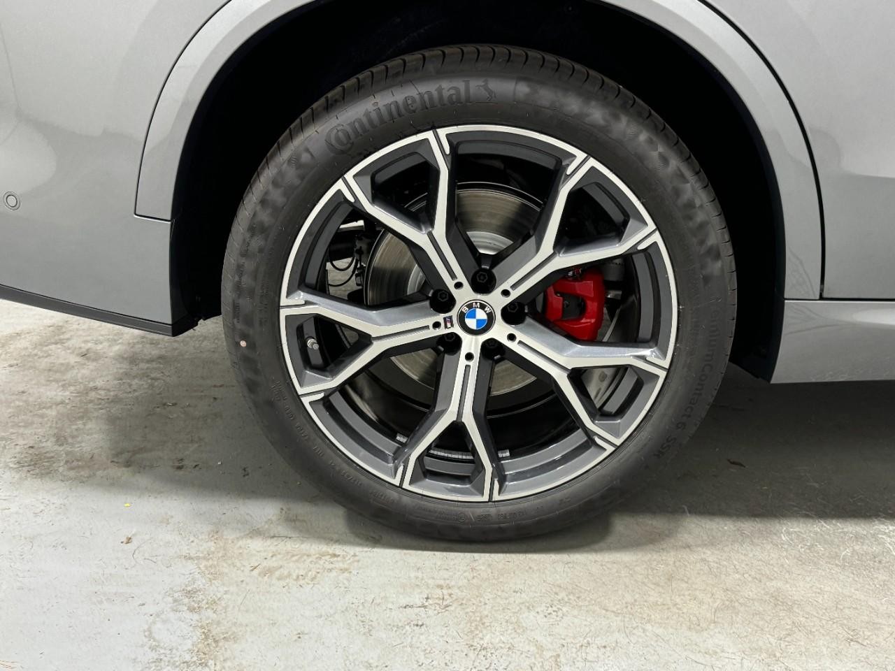 BMW X5 Vehicle Full-screen Gallery Image 5