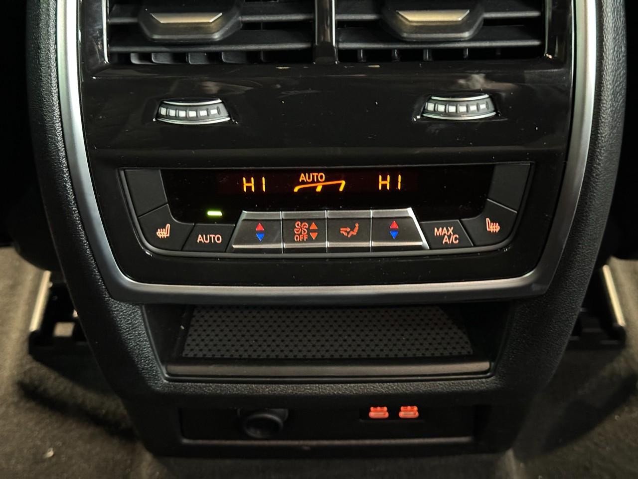 BMW X5 Vehicle Full-screen Gallery Image 11