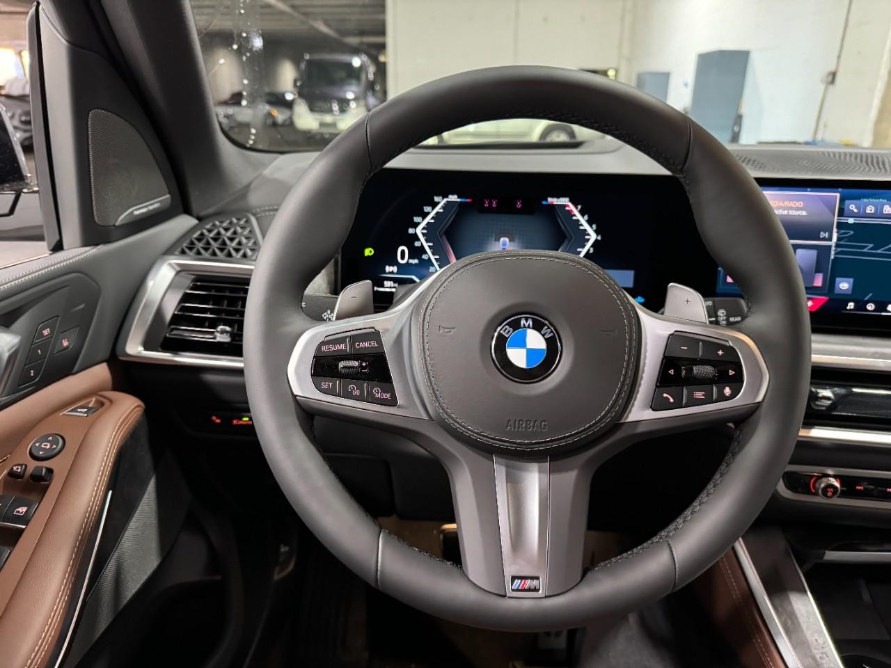 BMW X5 Vehicle Full-screen Gallery Image 14