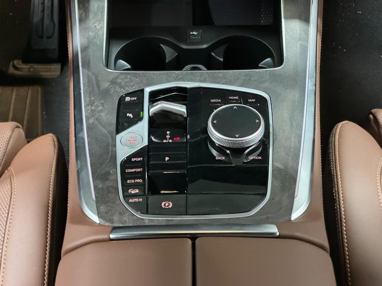 BMW X5 Vehicle Full-screen Gallery Image 16