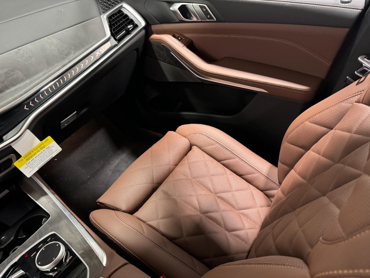 BMW X5 Vehicle Full-screen Gallery Image 17