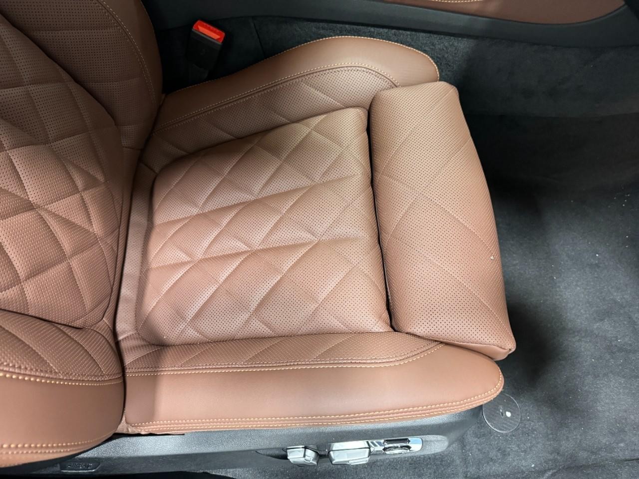 BMW X5 Vehicle Full-screen Gallery Image 19