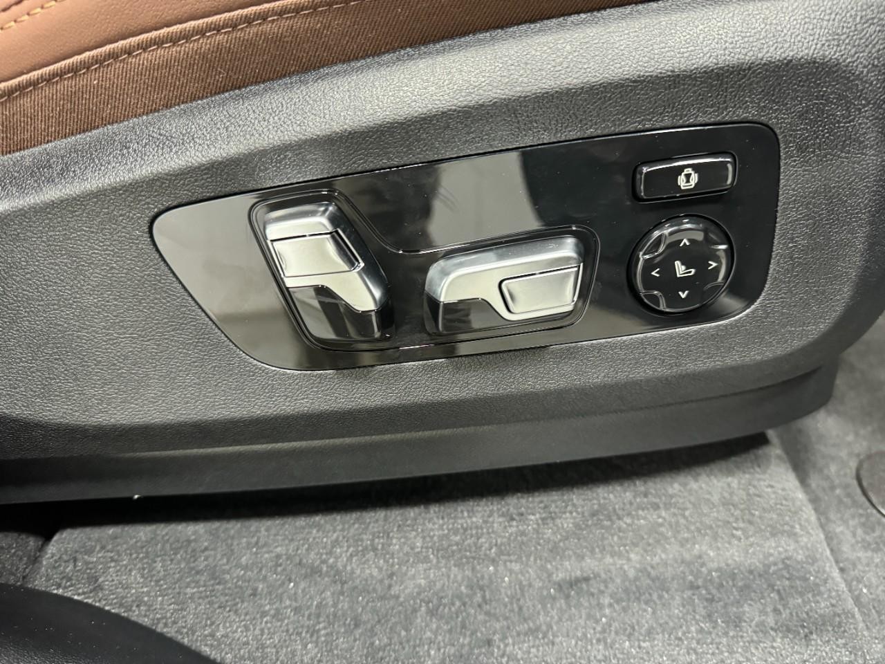 BMW X5 Vehicle Full-screen Gallery Image 20