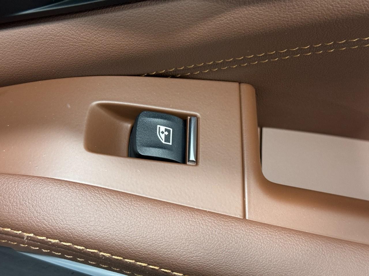 BMW X5 Vehicle Full-screen Gallery Image 22