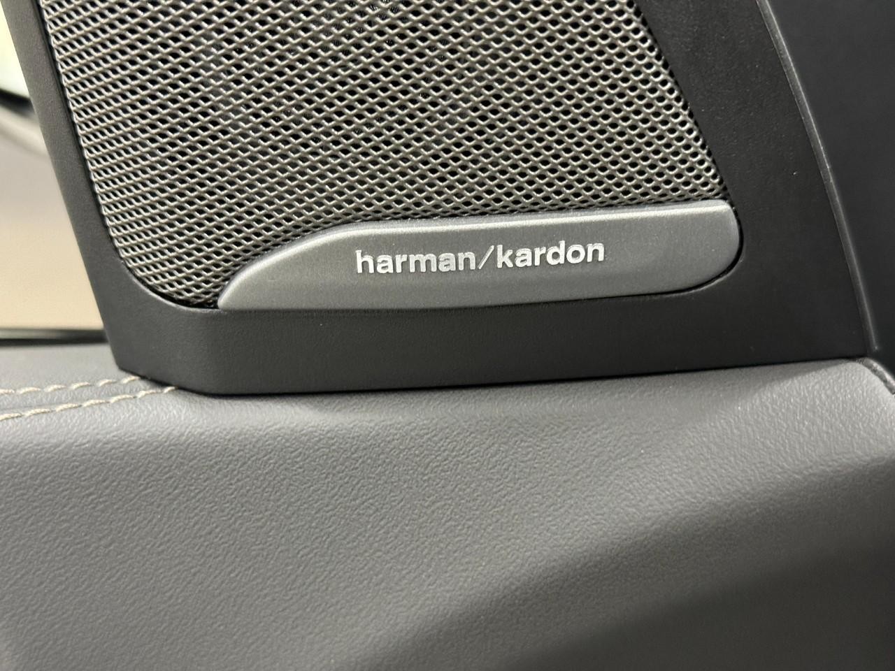 BMW X5 Vehicle Full-screen Gallery Image 23