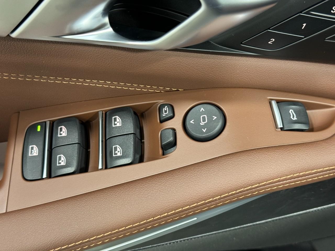 BMW X5 Vehicle Full-screen Gallery Image 26